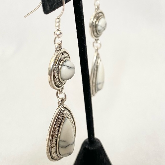 Dangle Drop Earrings Southwest Inspired Marbled White Gray Cabochon Stones - Picture 2 of 9